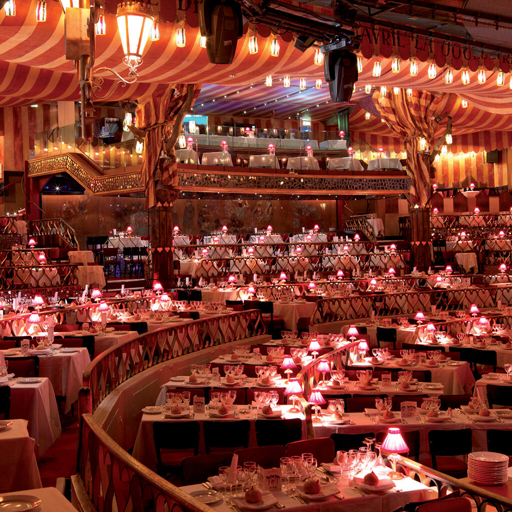 https://medias.moulinrouge.fr/app/uploads/2022/08/Salle-%C2%A9Moulin-Rouge%C2%AE_resize-1-1024x1024.jpg