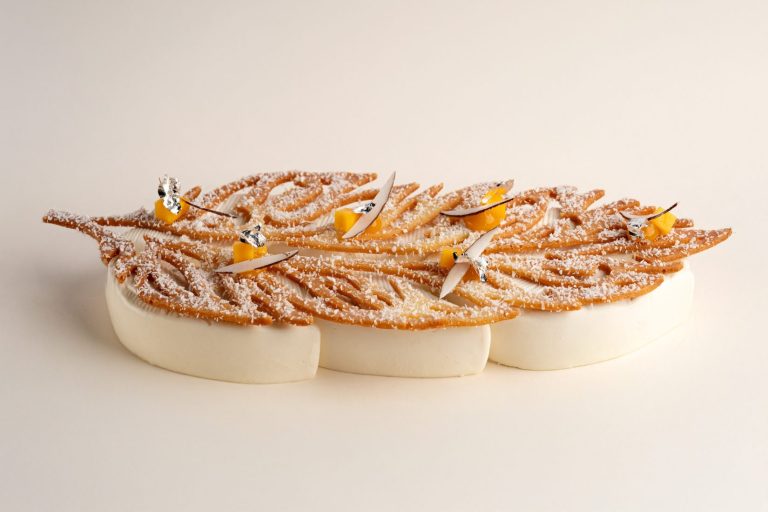 buche moulin rouge - plume blanche