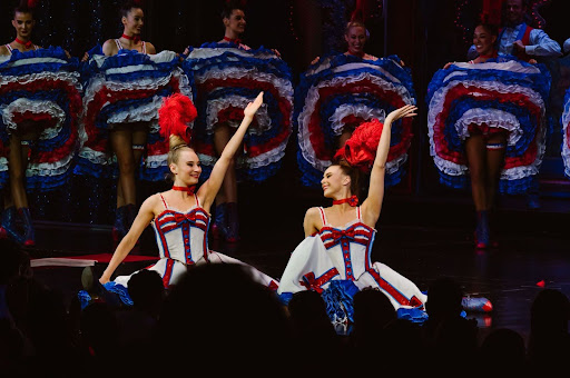 figure french cancan